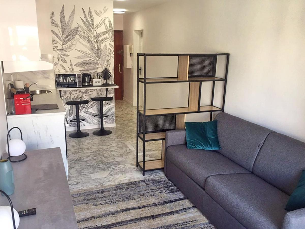 Apartment Beachfront On Promenade Des Nizza