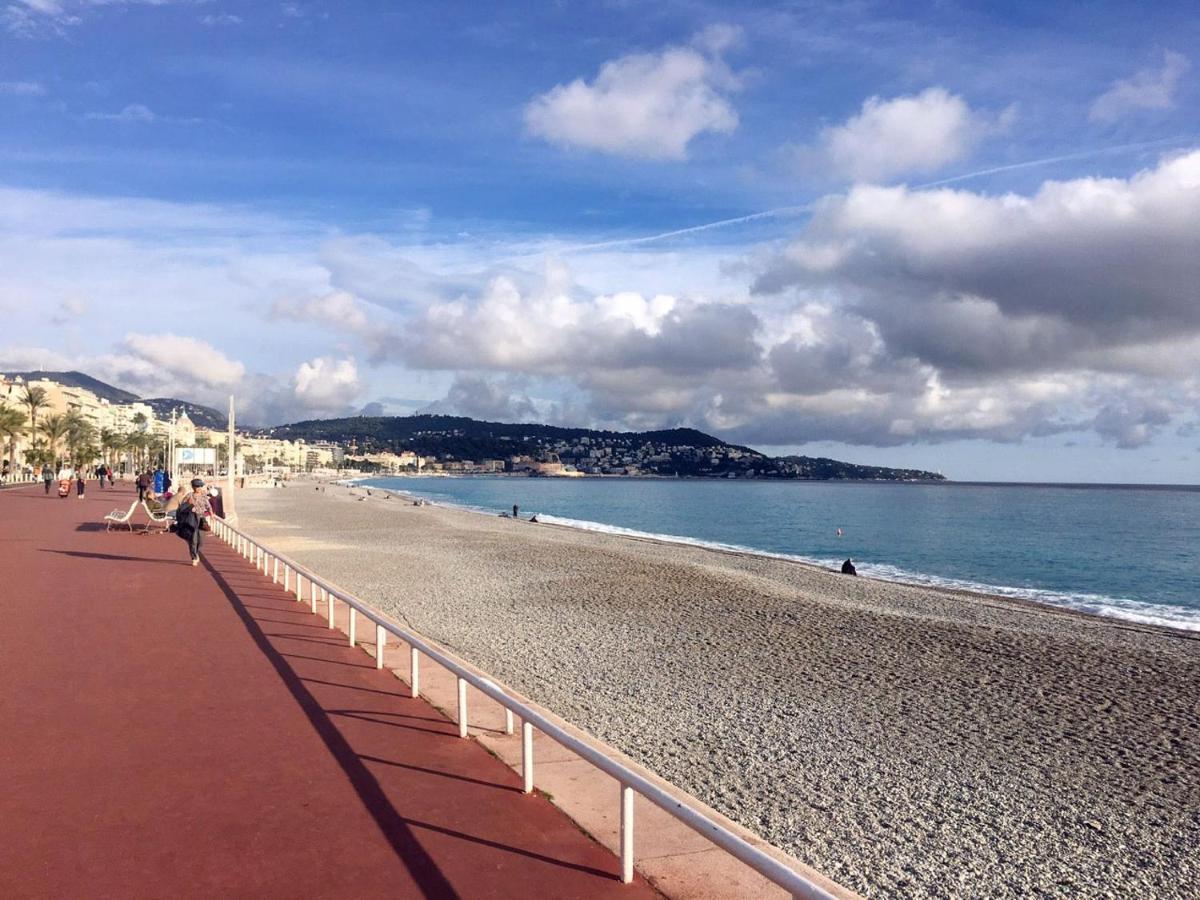 Apartment Beachfront On Promenade Des